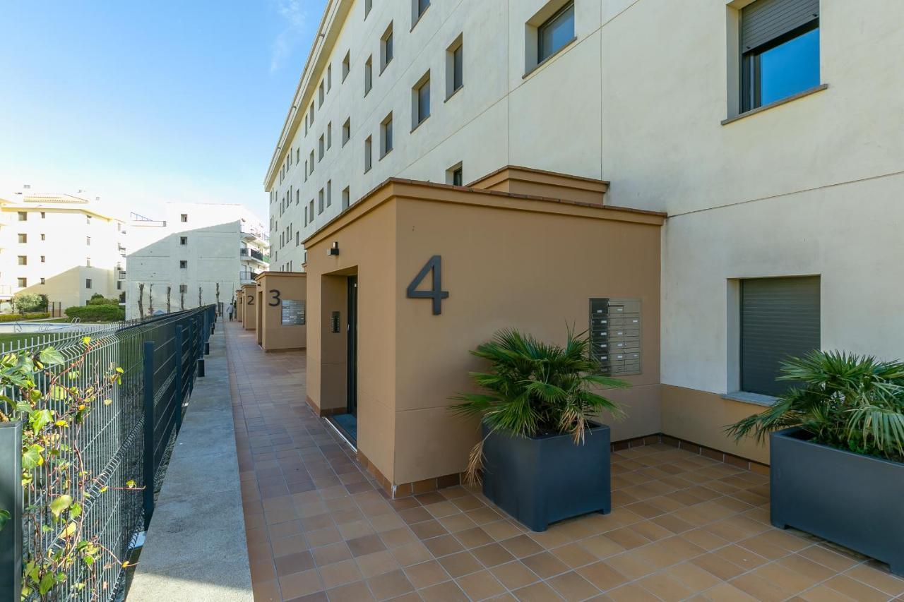 The Beach Milenium Roses Exterior photo