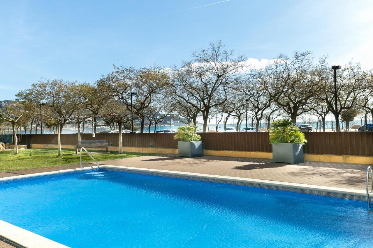 The Beach Milenium Roses Exterior photo