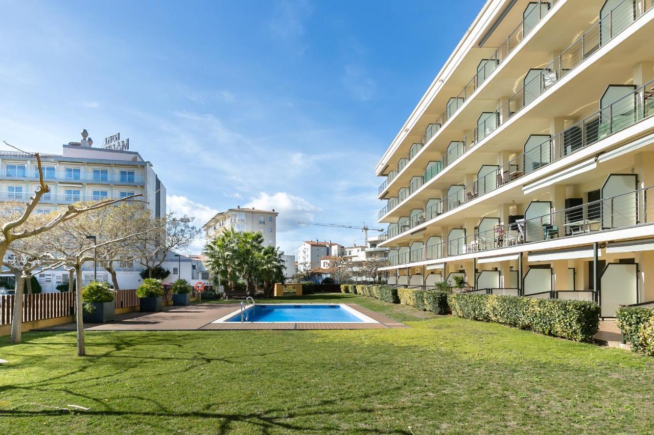 The Beach Milenium Roses Exterior photo