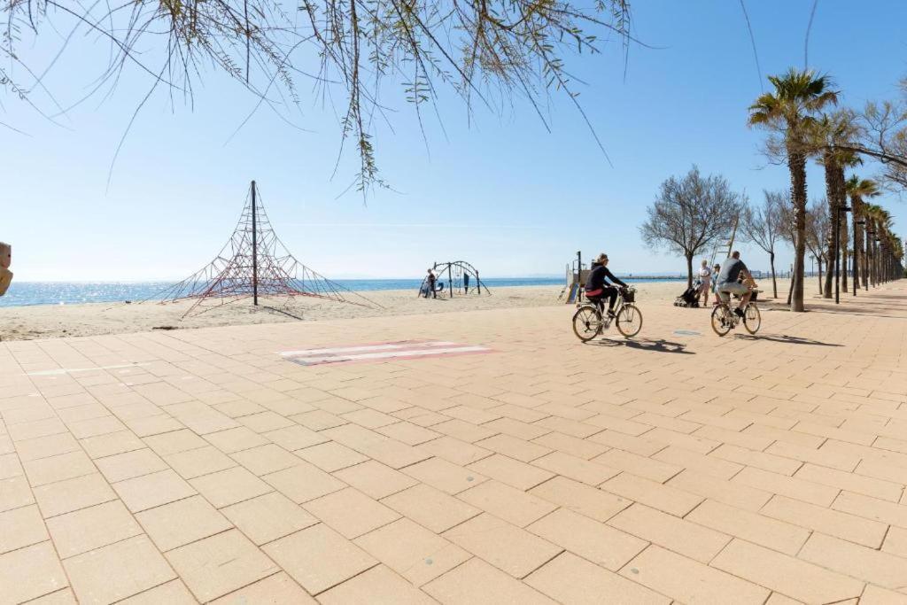 The Beach Milenium Roses Exterior photo