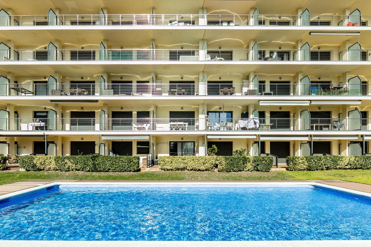 The Beach Milenium Roses Exterior photo